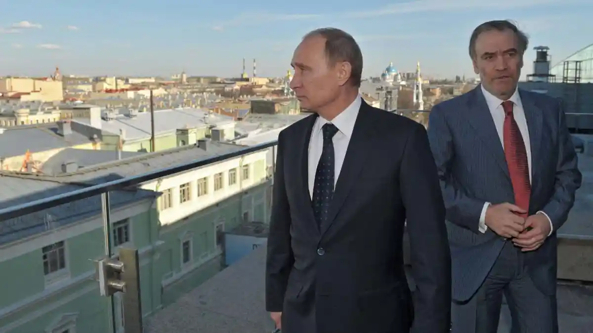 Putin and Gergiev overlooking St Petersburg